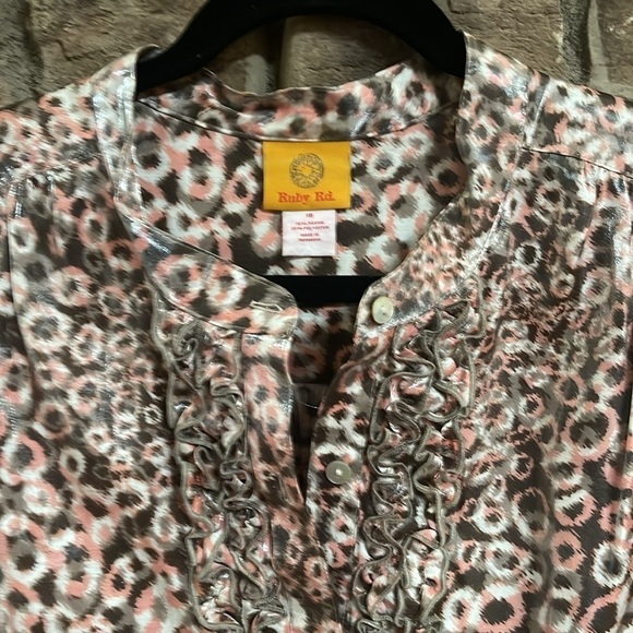Ruby Rd. Pink and brown leopard patterned blouse with cascading ruffles Size 18 - Picture 4 of 11